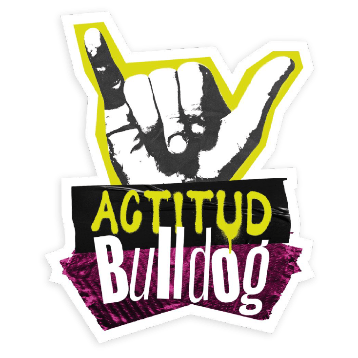 Sticker con mano haciendo el gesto de cuernos y el texto "Actitud Bulldog"